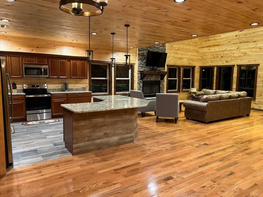 * * 4 Master Bedrooms, Views, Theater, Arcade, Evc Gatlinburg Exteriér fotografie
